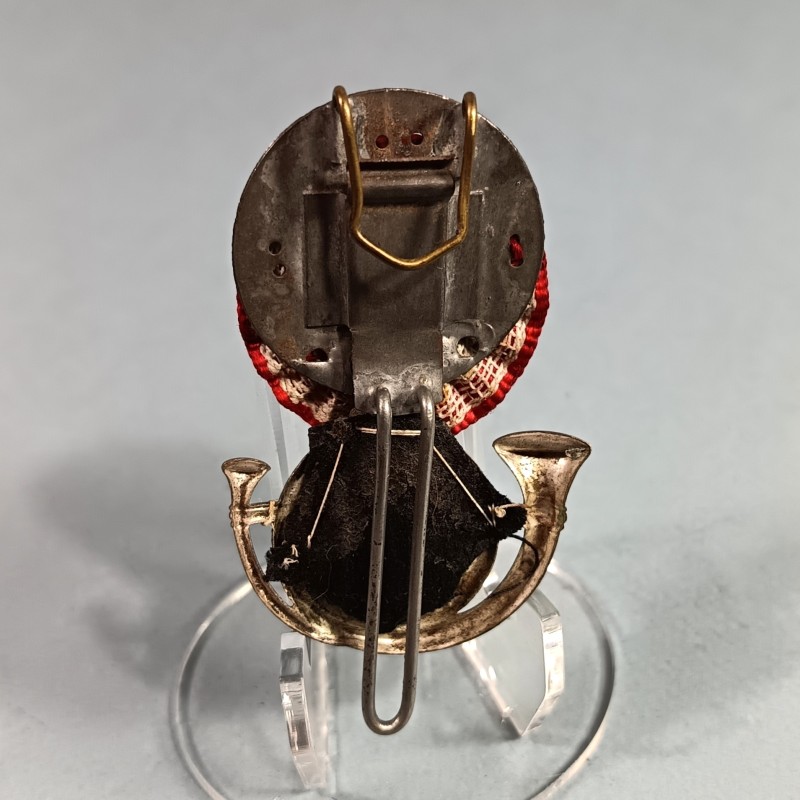 ATTRIBUT OU PLAQUE DE KEPI D'OFFICIERS ET ADJUDANTS MODELE 1886 OFFICIER DES CHASSEURS A PIED OU ALPINS